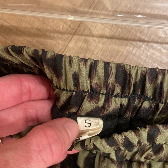 Pleated olive leopard animal print midi skirt - Picture 2 of 3